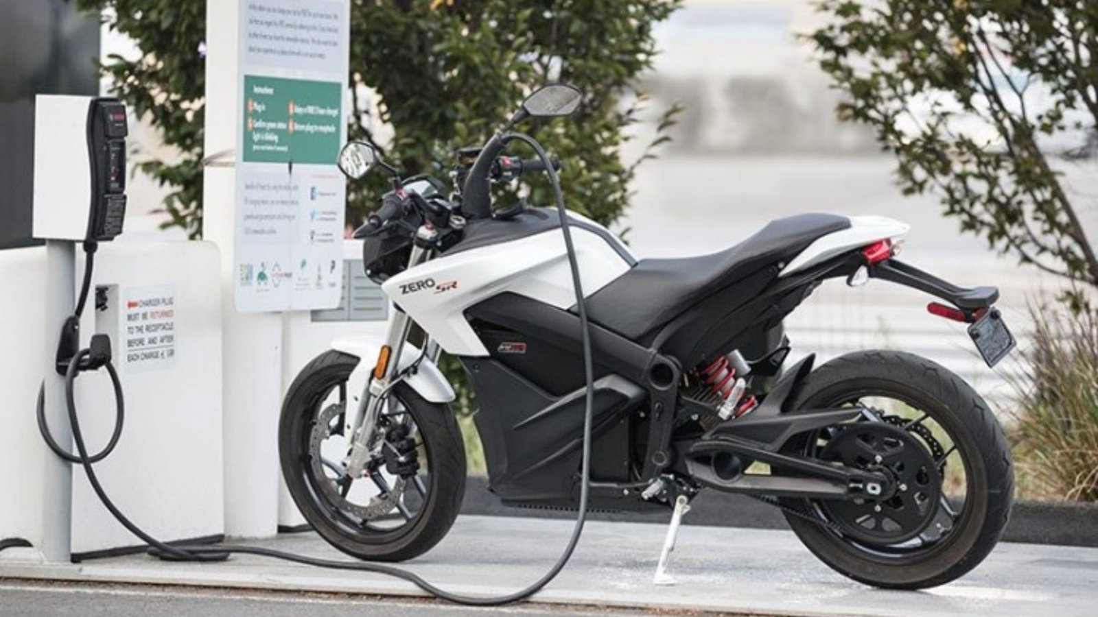 Comparing Electric Motorcycles To Gasoline-Powered Options